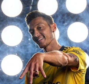 Mesut Özil le dice adiós al fútbol profesional - trece