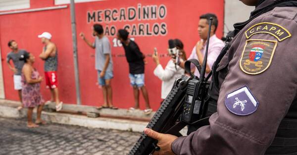 La Nación / Realizan operativos para capturar a varios miembros del PCC