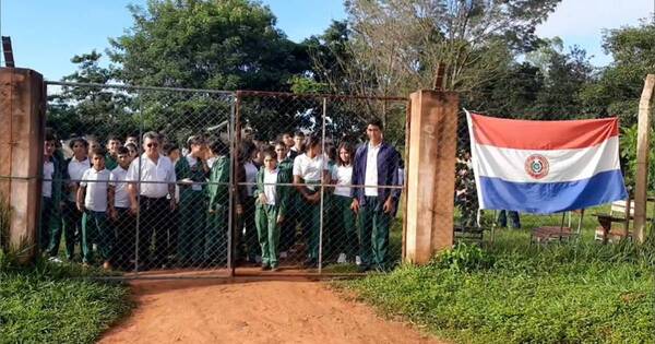 La Nación / Toma de colegio en San Pedro