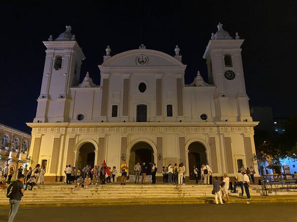 “Marcha del silencio” para exigir la salida de Kriskovich de la UCA - Radio Imperio