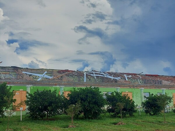 Tormenta con fuertes vientos causó destrozos a su paso en Caaguazú - trece