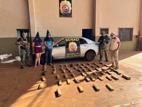 Una pareja detenida con más de 30 kilos de marihuana en la Colonia Yvype.