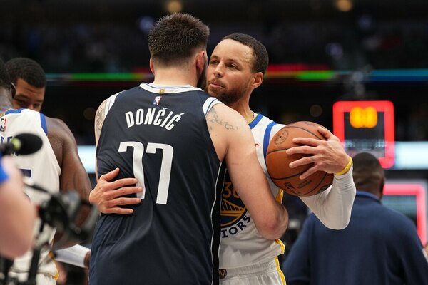 Versus / Warriors doblegan reñidamente a Mavericks y Morant regresa por todo lo alto