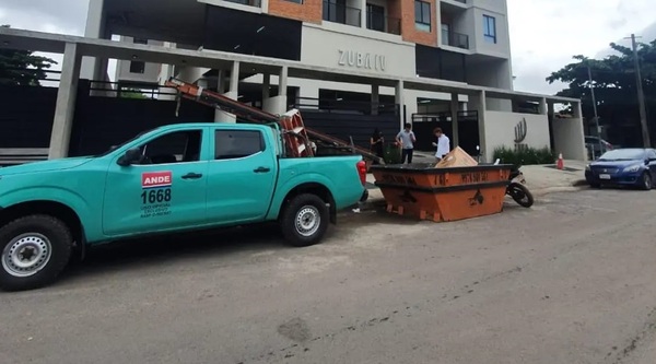 Detectan 129 conexiones eléctricas directas en edificio de Luque | 1000 Noticias