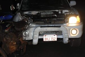 Mecánico salió a probar la camioneta de una clienta y chocó y mató a dos personas que iban en moto  - Policiales - ABC Color