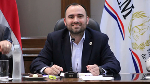 Senadores presionan por renuncia o juicio político a Jorge Bogarín
