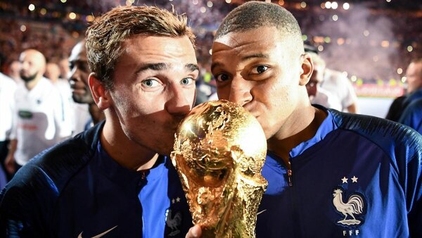 Versus / Mbappé aseguró que "es normal" que Griezmann esté decepcionado por no ser capitán de Francia