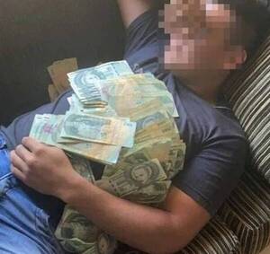 "Postea fotos tapándose con dinero, pero no pasa ni para la leche de su hijo"