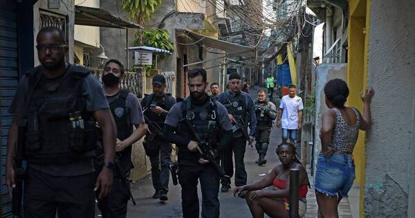 La Nación / Al menos 11 muertos en operativo policial cerca de Río de Janeiro