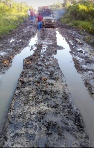 Pobladores de Puerto Guaraní piden reparación de camino - Noticias del Chaco - ABC Color