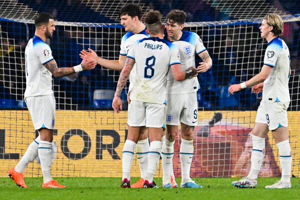 Versus / Inglaterra derrotó a Italia de visitante en el debut del goleador Mateo Retegui