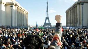 Trabajadores redoblan sus protestas en Francia contra Macron y su reforma jubilatoria - ADN Digital
