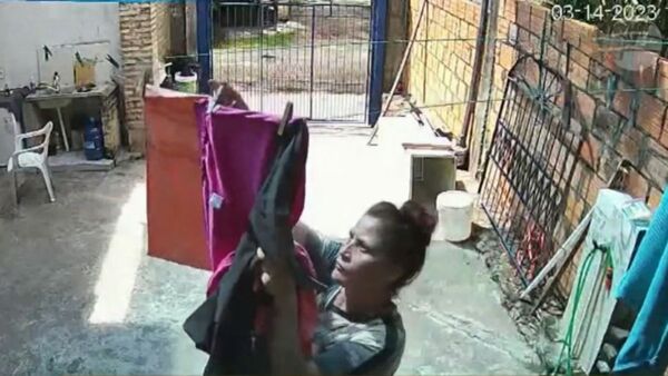 Vecinos están hartos de la "mujer del bolso"