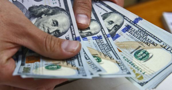 Argentina: El dólar libre cerró en baja para la venta y cedieron fuerte las cotizaciones bursátiles - ADN Digital