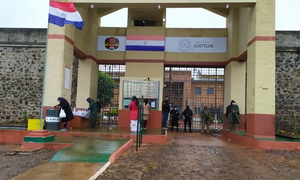 Condenan a diez años de cárcel a miembros del PCC por tomar de rehén a guardiacárcel - Noticiero Paraguay