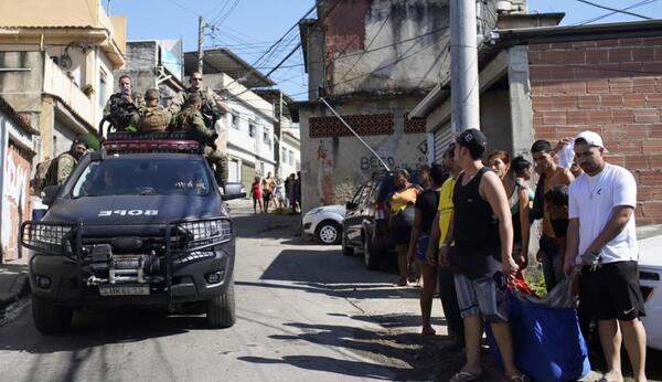 Un operativo policial en una favela cerca de Río de Janeiro dejó al menos 13 muertos - .::Agencia IP::.