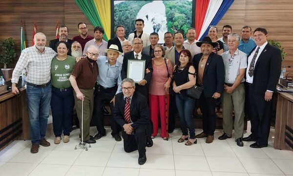 Reconocen labor del artista Juancito Báez en Franco