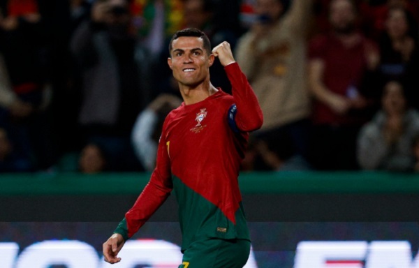 Cristiano le “rompe las manos” al arquero y marca golazo - La Prensa Futbolera