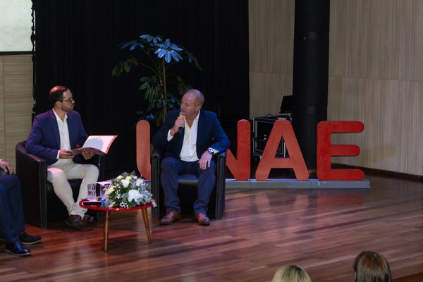 Foro Político: Javier Pereira deja claro que hará lo que sabe, trabajar por Itapúa