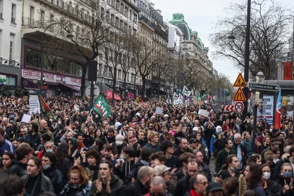 Video: Crecen las protestas en Francia contra la reforma jubilatoria - Mundo - ABC Color