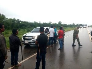 Ayoreos cierran camino en Alto Paraguay para exigir asistencia de la SEN - Noticias del Chaco - ABC Color