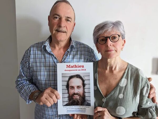 Padres llegan desde Francia en busca del hijo desaparecido que habría sido visto en Paraguarí - Nacionales - ABC Color