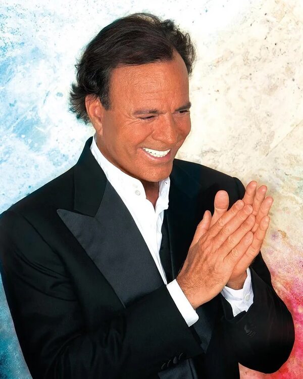 Julio Iglesias anunció que está escribiendo sus memorias: “Voy poco a poco llenándome de nostalgias” - Gente - ABC Color