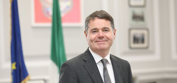 Paschal Donohoe, presidente del Eurogrupo pide no ser "complaciente" pese a fortaleza de la banca - Revista PLUS