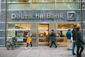 El desplome en la bolsa de Deutsche Bank causa fuertes pérdidas en todo el sector - Revista PLUS