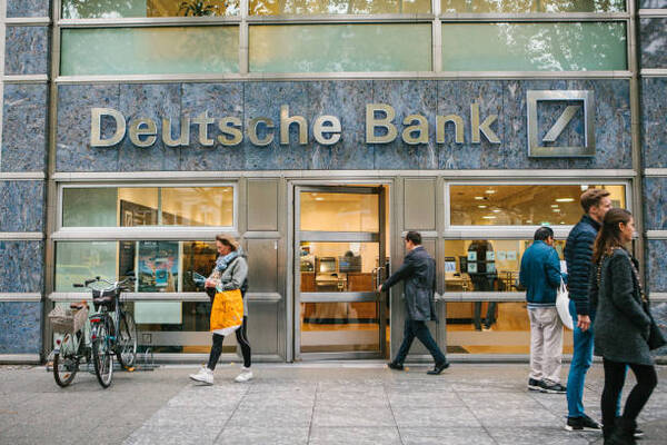 El desplome en la bolsa de Deutsche Bank causa fuertes pérdidas en todo el sector - Revista PLUS