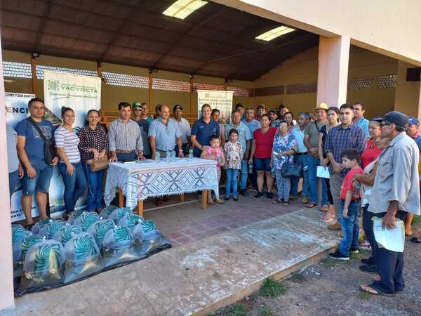 GOBERNACION ENTREGA SEMILLAS DE HORTICULTURA A PEQUEÑOS PRODUCTORES - Itapúa Noticias