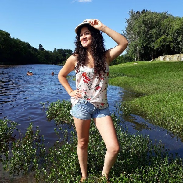 Candidata a diputada argentina sortea un baile con un stripper para mujeres | 1000 Noticias