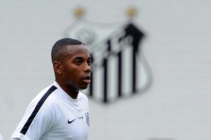 Justicia brasileña determina incautación de pasaporte de Robinho