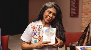 Diario HOY | Laura Ferreira presenta libro sobre narración oral “Ñe'ẽ jerépe"