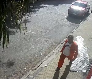 Video: Con uniforme de la Municipalidad de Asunción robó la bicicleta de un niño  - Policiales - ABC Color