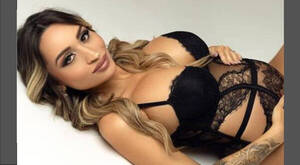[GALERÍA] Sexy y con abundante pancita, el resultado de la sesión hot de la "tía" Shay