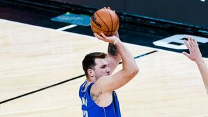 NBA multa a Doncic por su gesto polémico contra árbitros