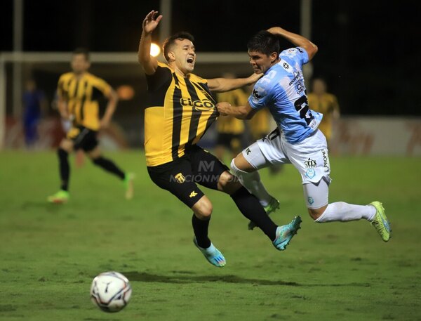 Versus / ¡Emotivo empate! Guaireña frenó a Guaraní en Dos Bocas