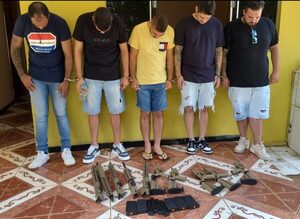 Otorgaron arresto domiciliario a 5 brasileños que habían sido sorprendidos transportando fusiles de asalto - Megacadena — Últimas Noticias de Paraguay