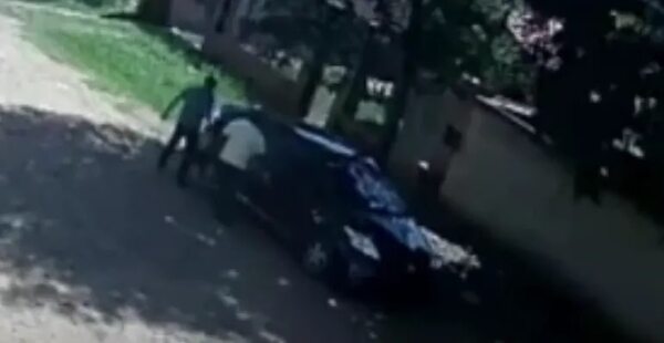 Video: ladrones trepan la muralla y desvalijan una casa en Luque - Policiales - ABC Color