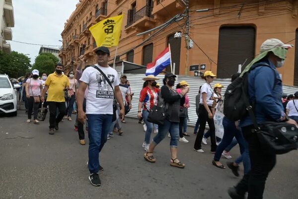 Aumento para docentes costará US$ 72 millones - Economía - ABC Color