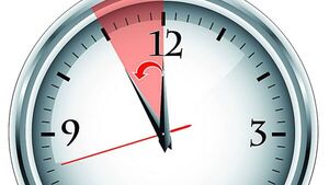 Relojes se atrasan una hora a las 00:00 de mañana