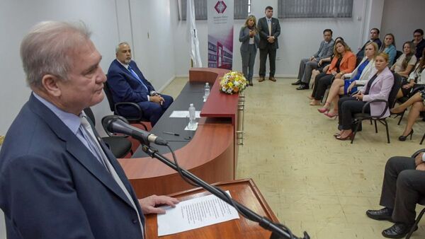 "Ya no más aprietes", señala fiscal general a fiscales del Este del país