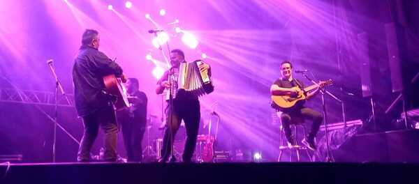 Emotiva serenata a Encarnación por sus 408 años