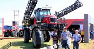 La Nación / De La Sobera lanzó nueva pulverizadora de Massey Ferguson en la Feria Innovar