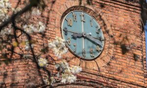 ¡Mañana hay que atrasar el reloj!