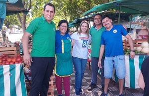Rocío Vallejo visitó diversos barrios de Asunción