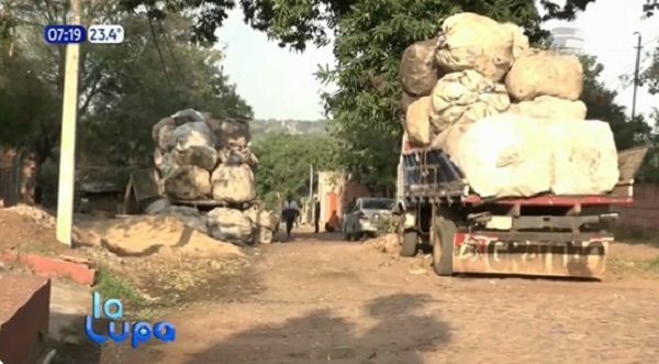 Vecinos exigen a comuna lambareña cumplir con clausura de chatarrería