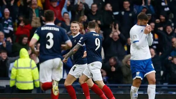 Escocia se da un festín - Fútbol Internacional - ABC Color