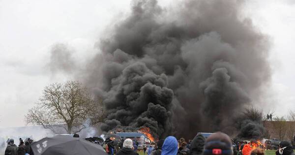 La Nación / Francia: violenta manifestación de ecologistas contra embalses agrícolas